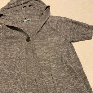 Short sleeve sweater